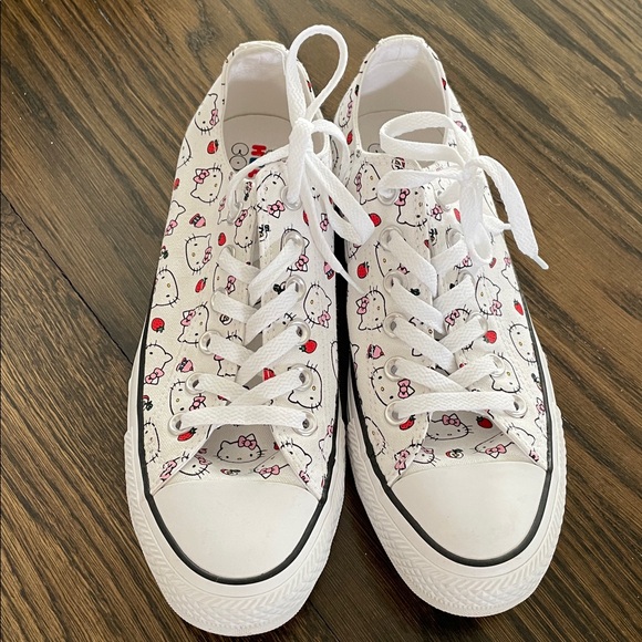 Hello Kitty x converse size 8 - Picture 2 of 10